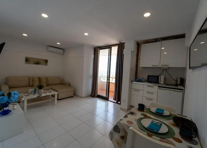 Apartment In Paseo Maritimo- First Line To The Beach With Sea View